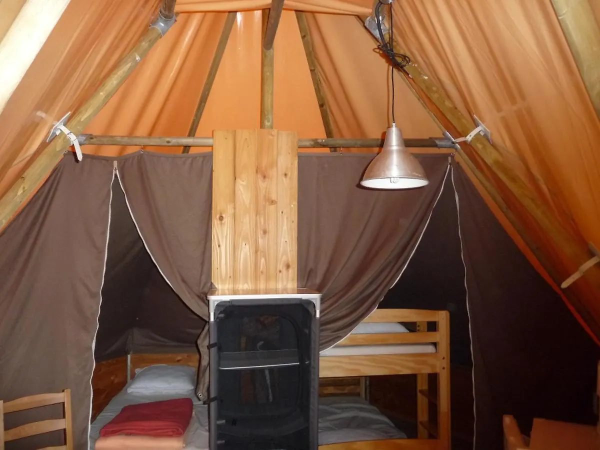 Camping Le Nid Du Parc Otel Villars-les-Dombes Fransa