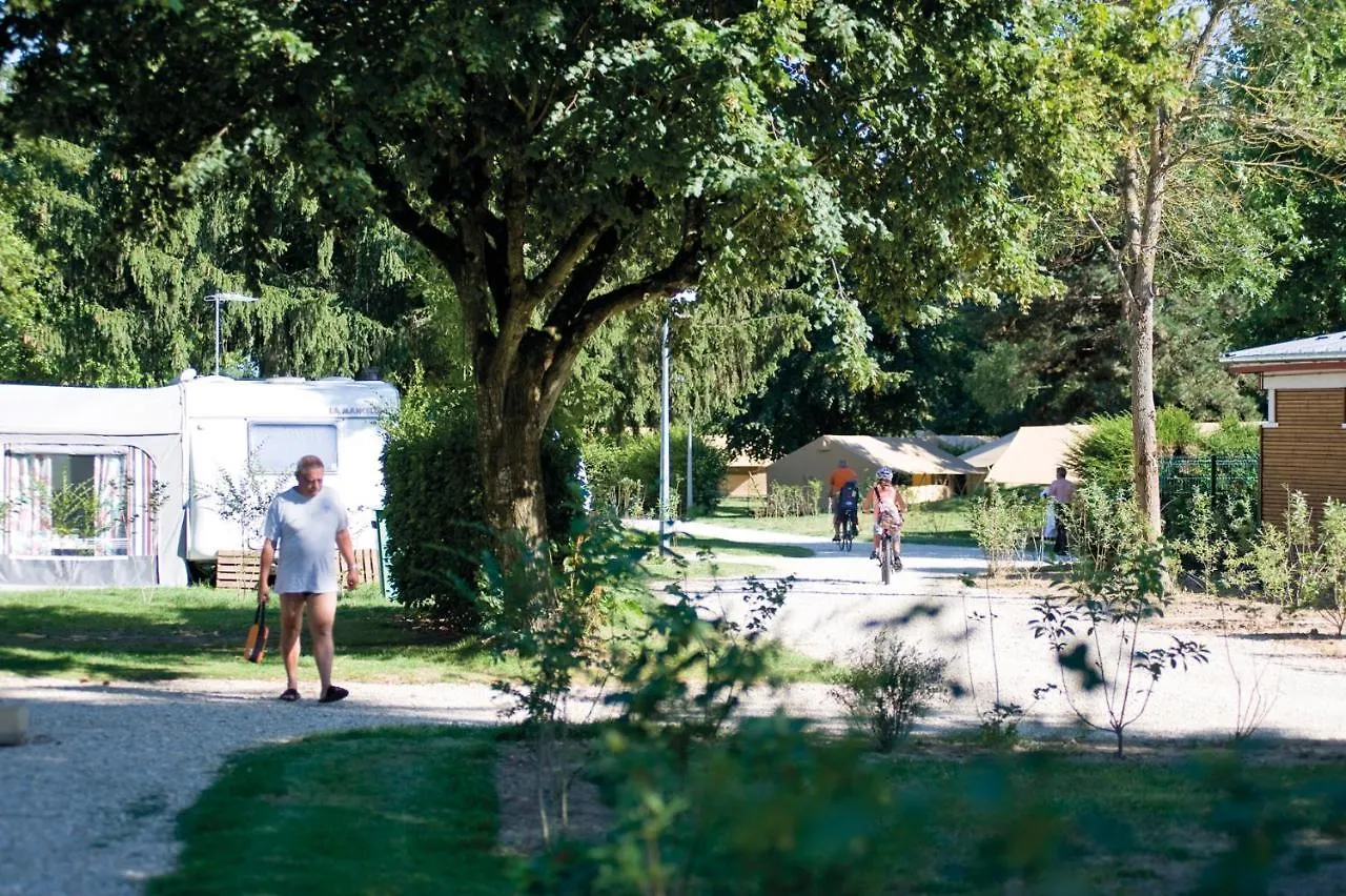 Camping Le Nid Du Parc Otel Villars-les-Dombes